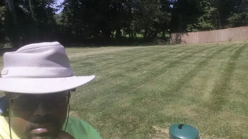 Professional lawn mowing service experts serving Lexington, KY - Mow Yo Yard
