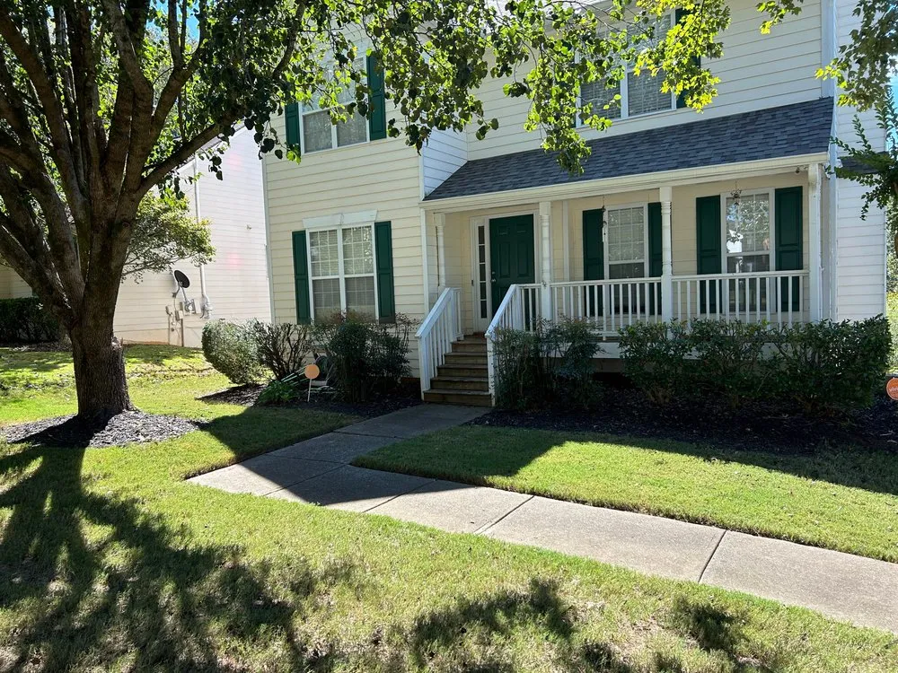 Professional yard cleanup service for beautiful yards across Woodstock, GA - MowBro