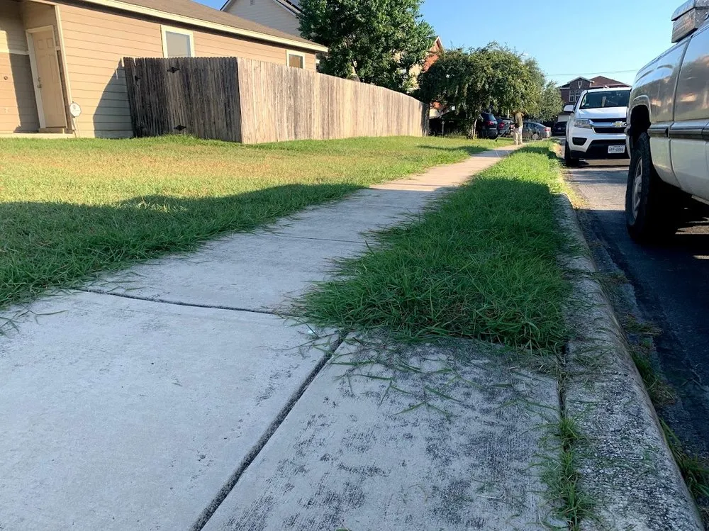 Expert lawn care service in San Antonio, TX by Mowego Lawn Care