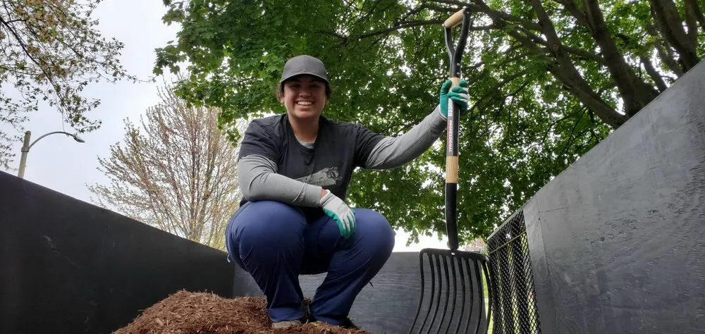 Top-rated yard maintenance in Chicago, IL - Mowers and Rakers