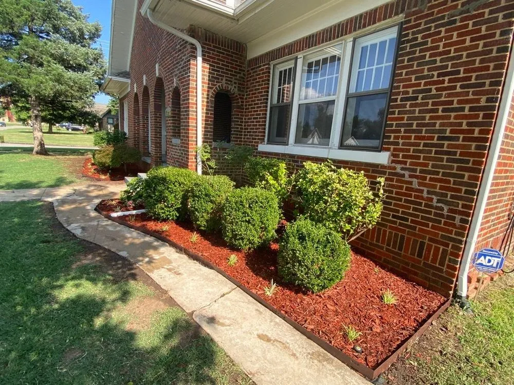 Affordable outdoor landscaping in Yukon, OK - Mowgistics