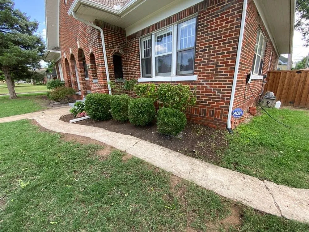 Reliable yard maintenance experts serving Yukon, OK - Mowgistics