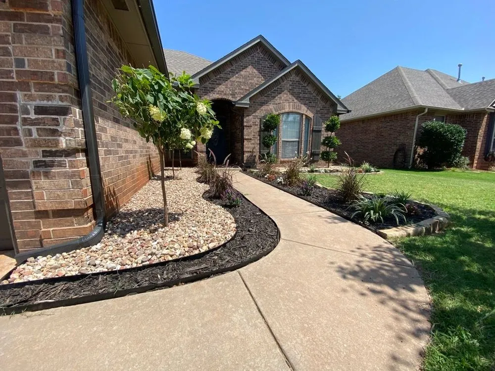 Top-rated yard maintenance experts serving Yukon, OK - Mowgistics