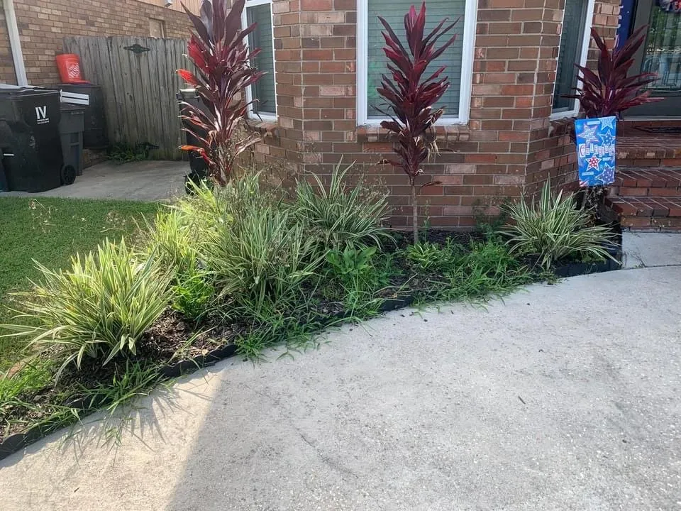 Reliable landscaping services in Slidell, LA by Mowjeaux Lawn & Garden