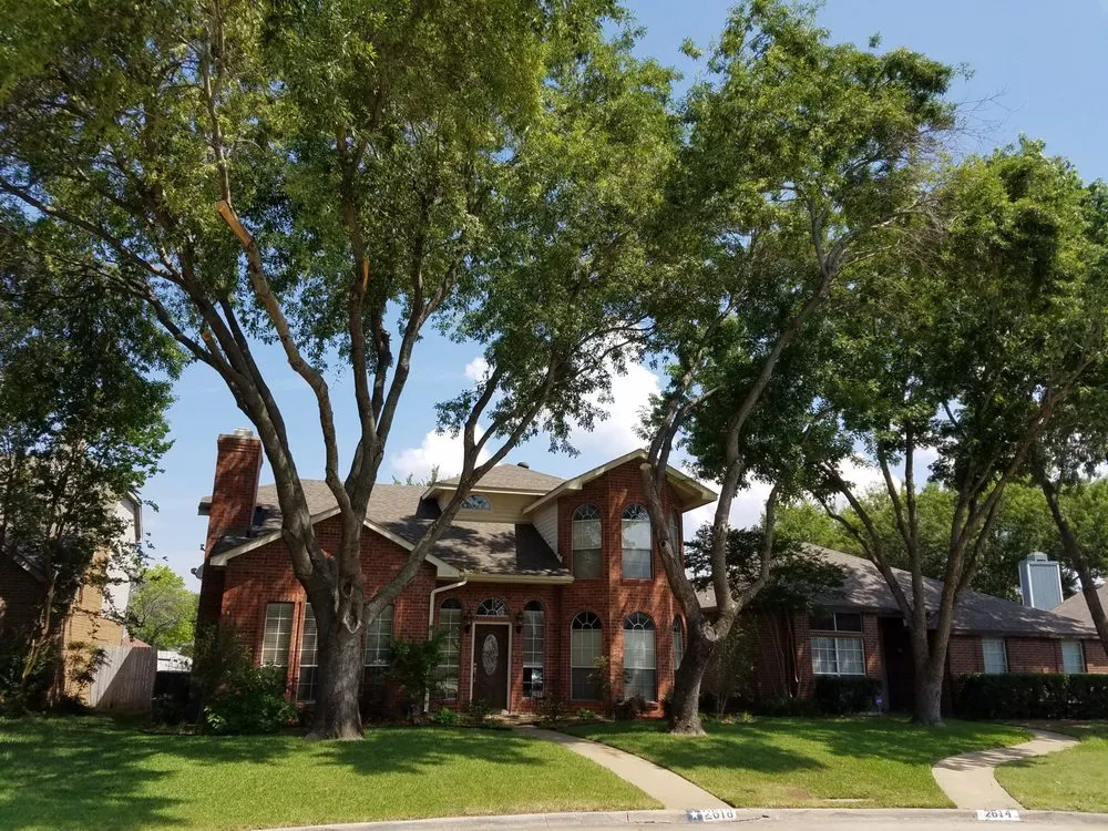 Trusted lawn mowing service for beautiful yards in Dallas, TX by MowPros