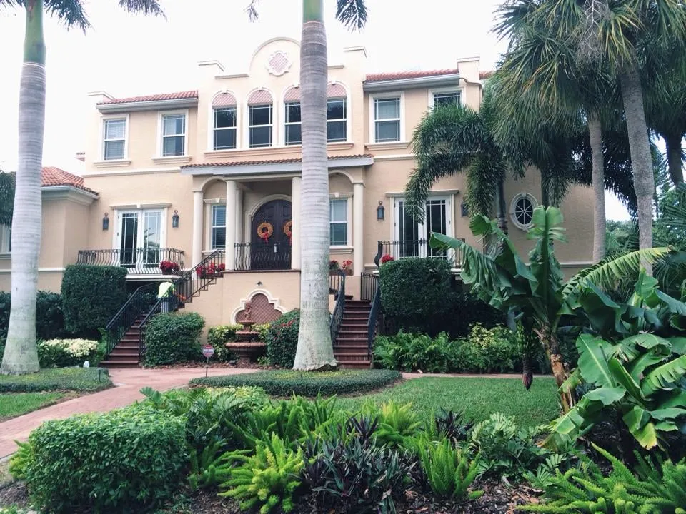 Top-rated yard cleanup service experts serving Bradenton, FL - Mowses Lawn Care