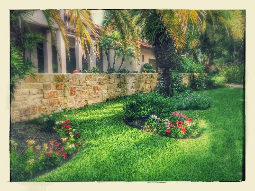Trusted lawn mowing service in Bradenton, FL - Mowses Lawn Care