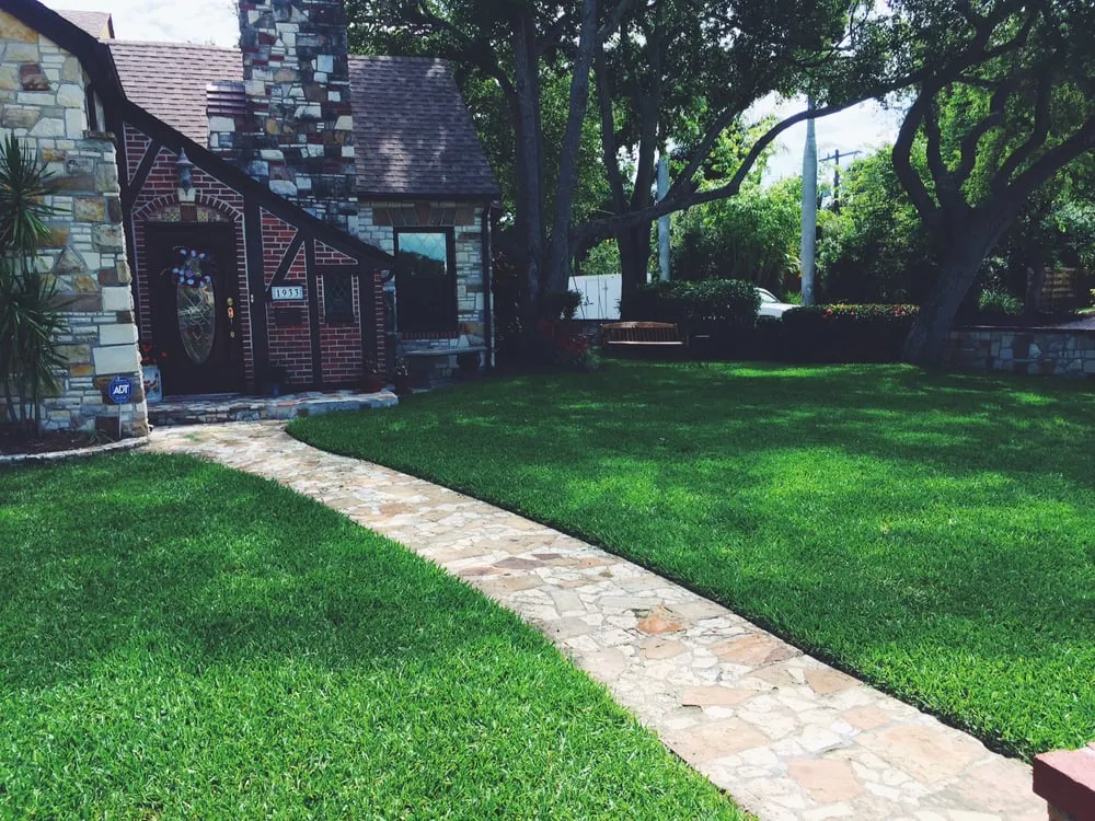 Custom yard maintenance in Bradenton, FL by Mowses Lawn Care