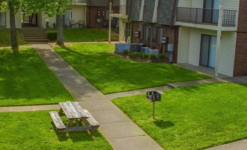 Custom outdoor landscaping experts serving Clarksville, TN - MowTime