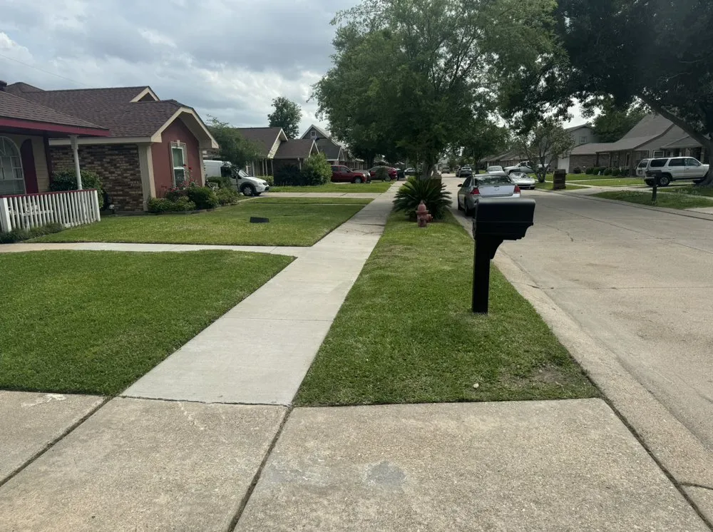 Expert lawn care service experts serving Laplace, LA - MOwtivated Lawn Pros