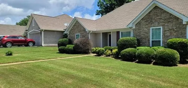 Mowtown Lawn Care Logo