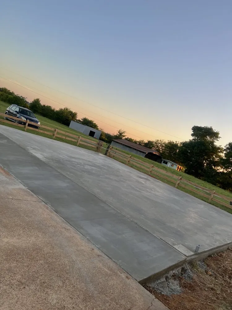 Reliable lawn care service in Texarkana, TX by Moya’s Concrete