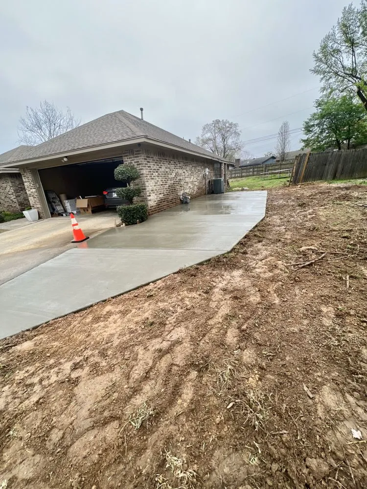 Custom residential landscaping for beautiful yards in Texarkana, TX by Moya’s Concrete