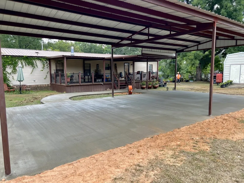 Affordable lawn mowing service near you in Texarkana, TX by Moya’s Concrete