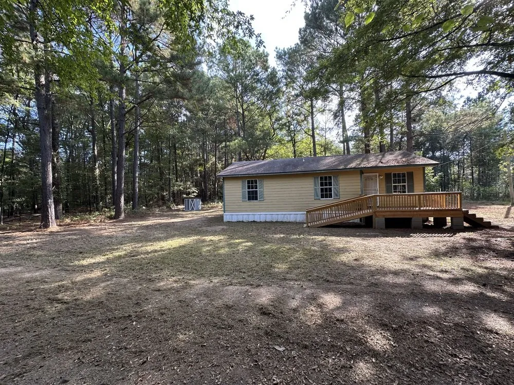 Top-rated landscape design experts serving Texarkana, AR - Moya's Mowin And Haulin