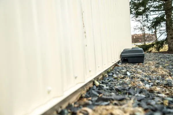 Moyer Indoor Outdoor Logo