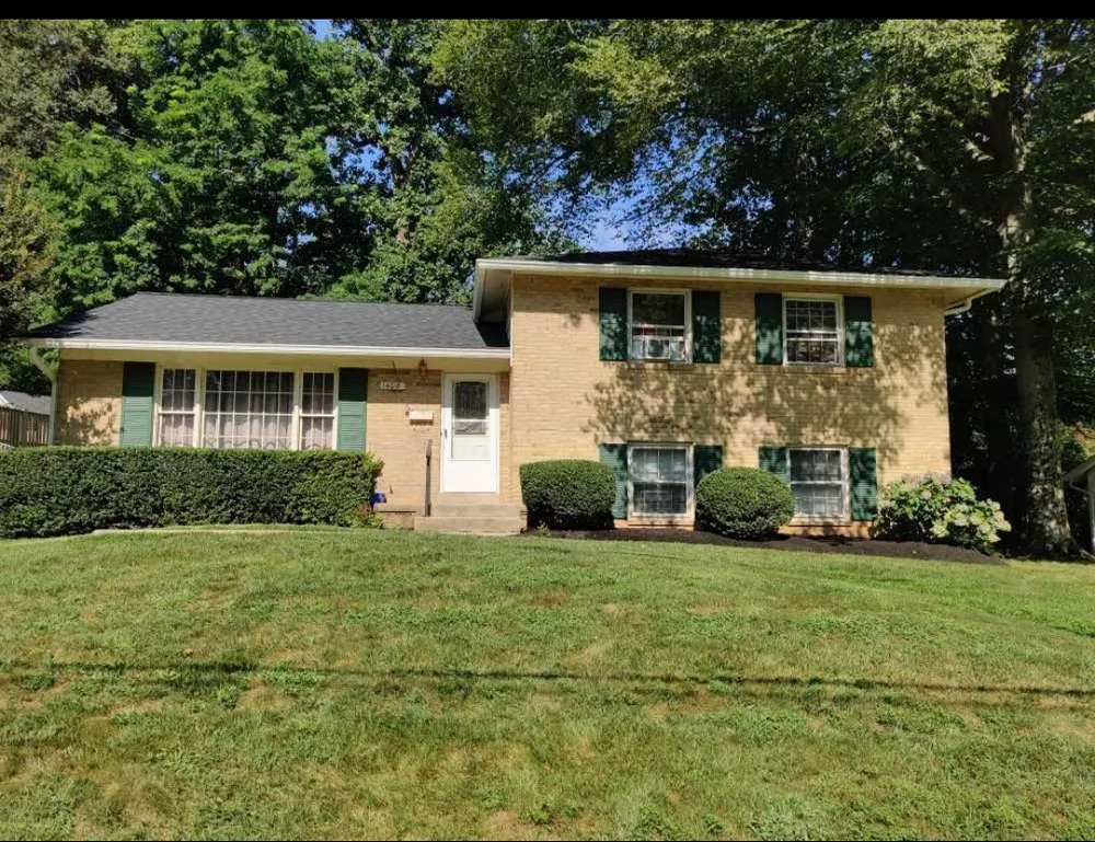 Professional lawn mowing service experts serving Rockville, MD - Moyers Lawn Service & Landscaping