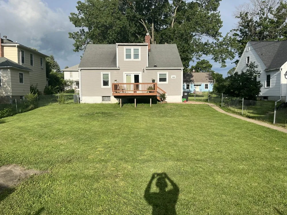 Expert garden landscaping in Mount Pleasant, IA by Mp Mowing