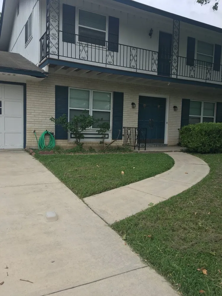 Custom lawn mowing service near you in Universal City, TX by MPJS landscaping