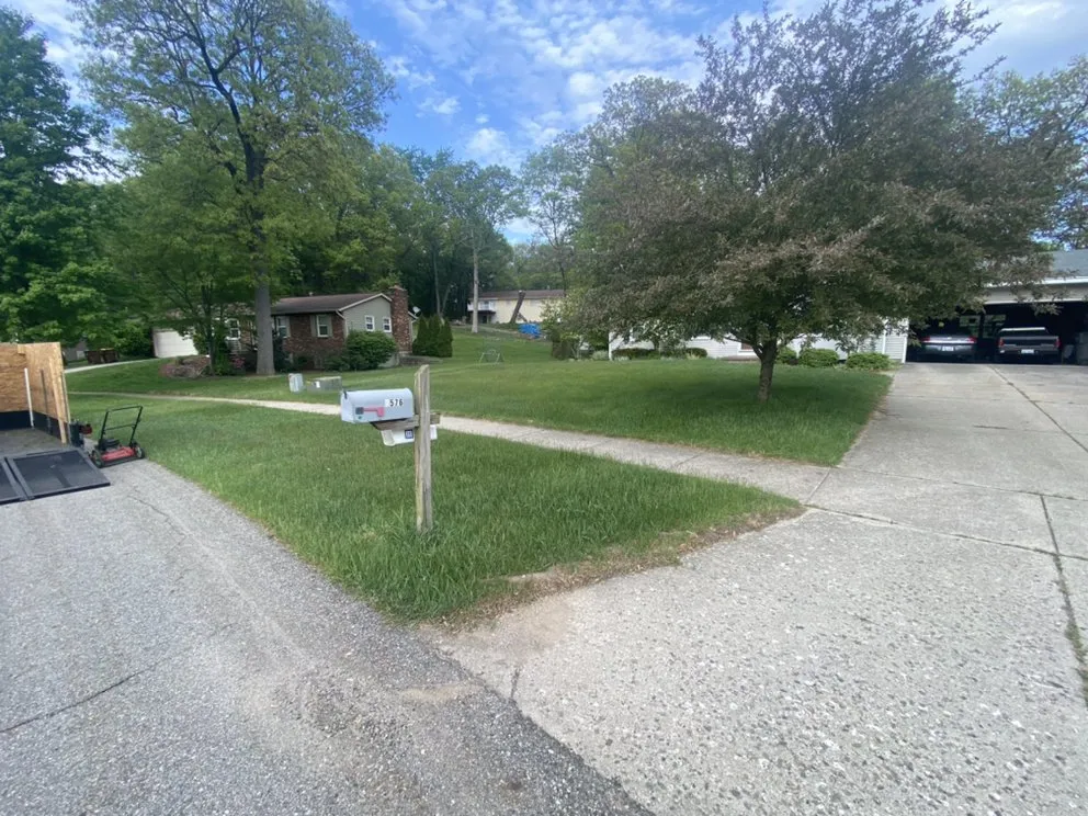 Trusted lawn care service in Grand Rapids, MI - Mr Aham