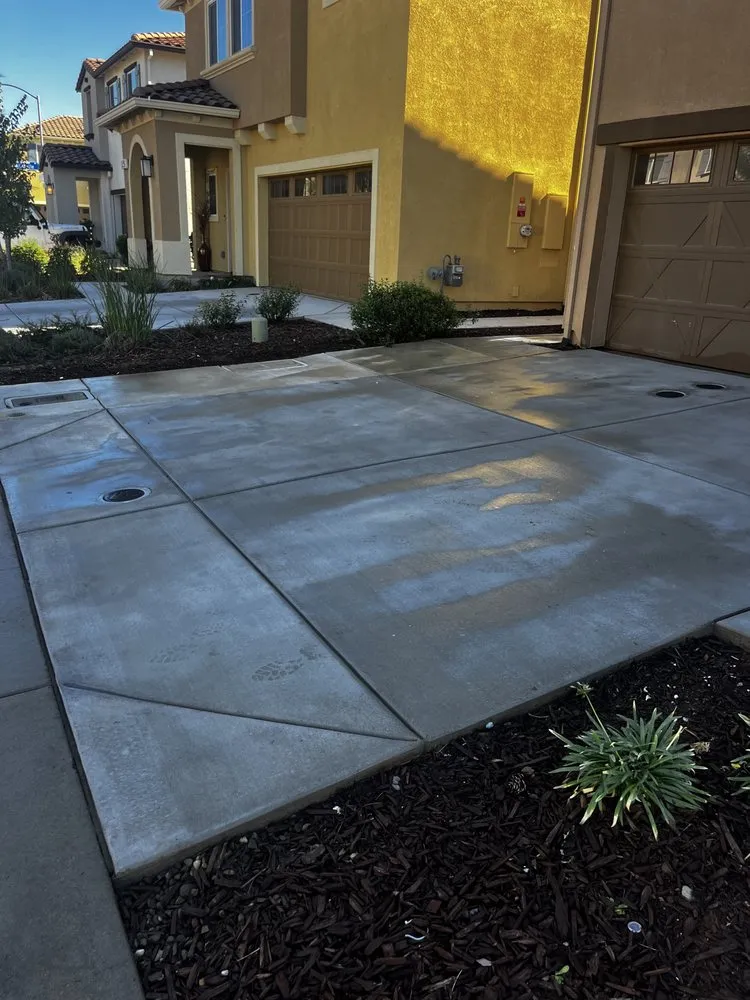 Custom lawn care service in Stockton, CA by Mr. B’s Pressure Washing Service