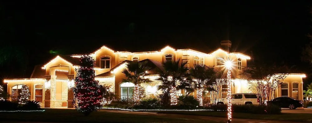 Top-rated lawn care service in Miami Beach, FL - Mr Christmas Lights