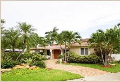 Trusted garden landscaping with custom design in Sarasota, FL by Mr. Greenjeans Inc Tree Surgeons & Landscape Design