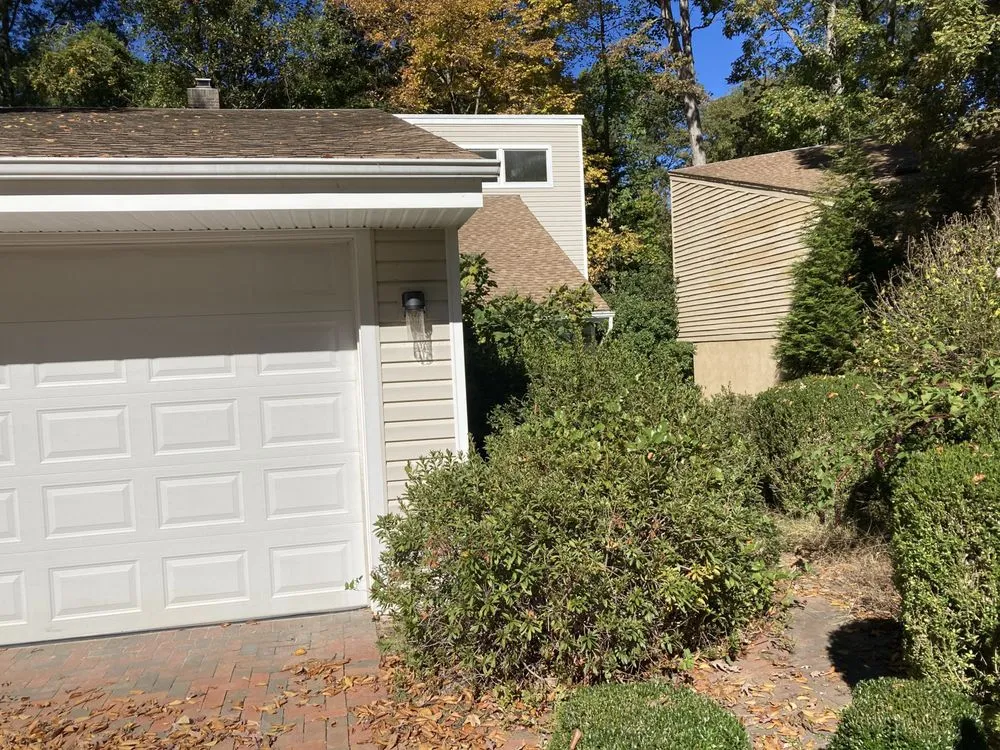 Professional lawn care service experts serving Richmond, VA - Mr Greens Landscaping