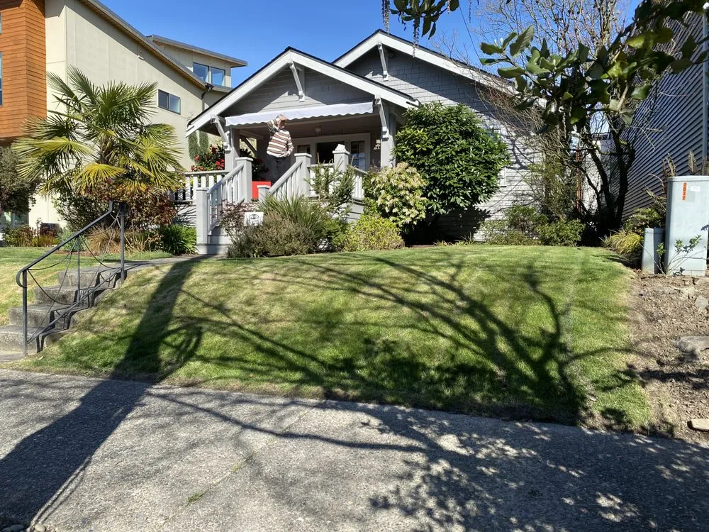 Trusted lawn mowing service in Des Moines, WA - Mr. Ho's Gardening & Landscaping