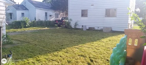 Mr. LAWN & Garden Logo