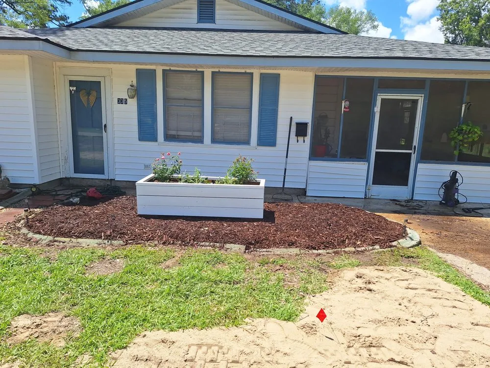 Expert yard cleanup service for homes across Ponchatoula, LA - Mr Manicure