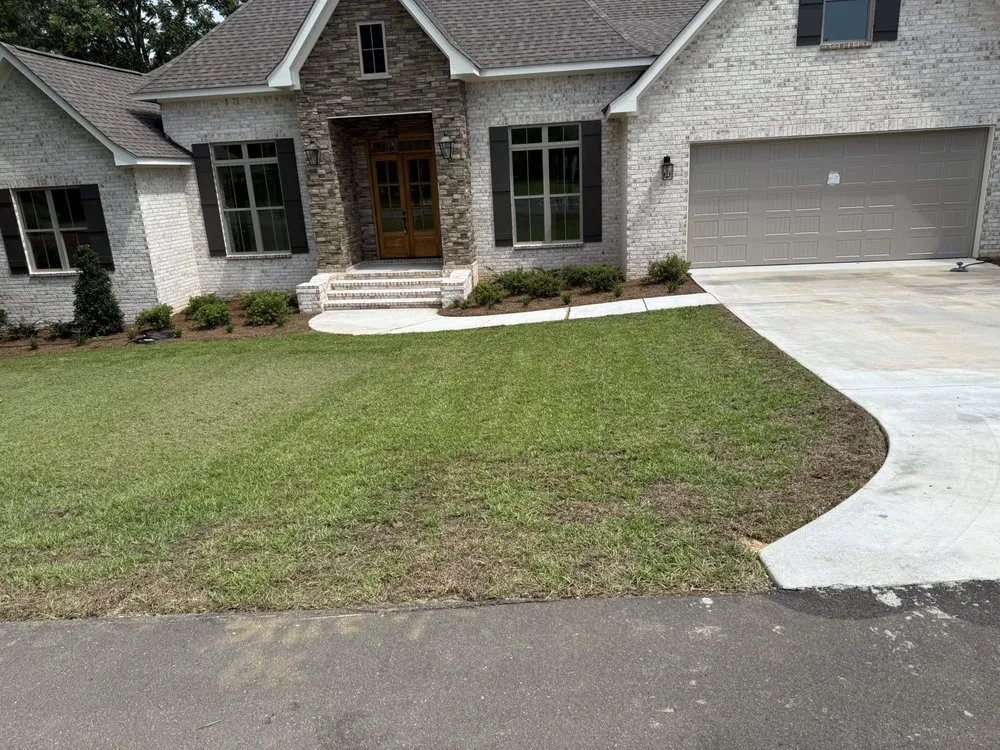 Custom lawn mowing service in Collins, MS - Mr Mendit