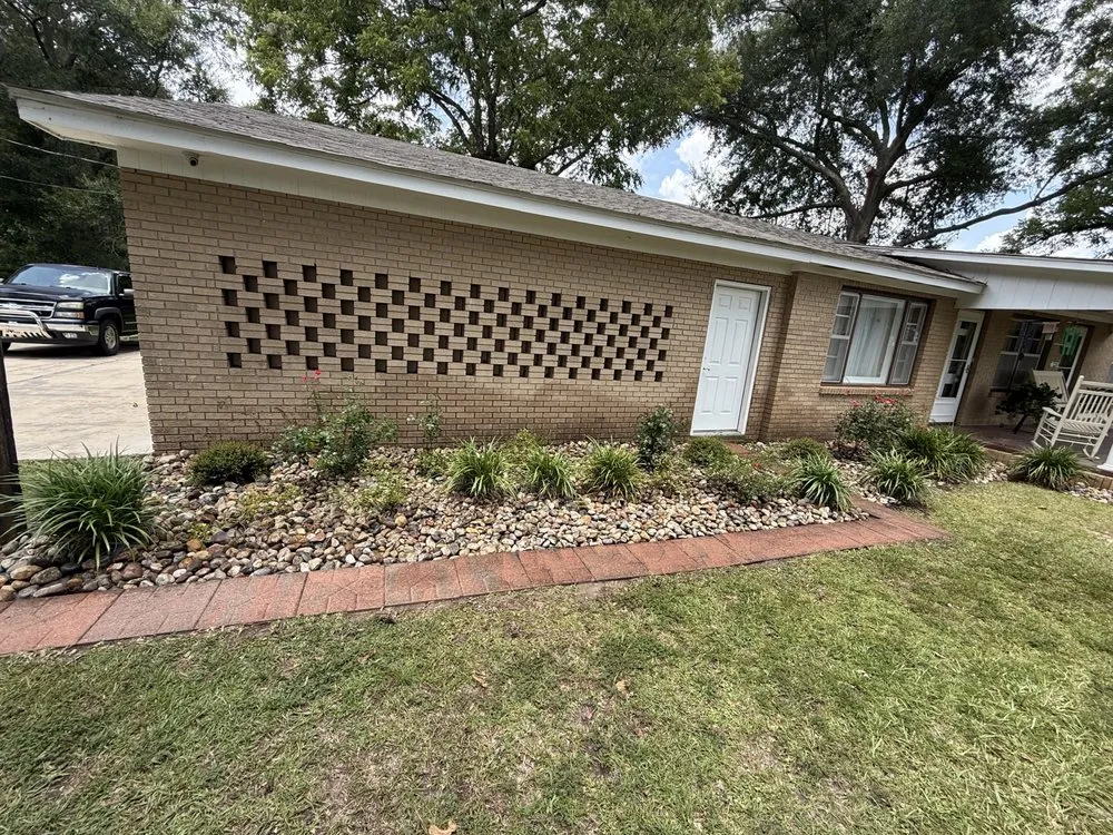 Custom lawn mowing service in Collins, MS - Mr Mendit