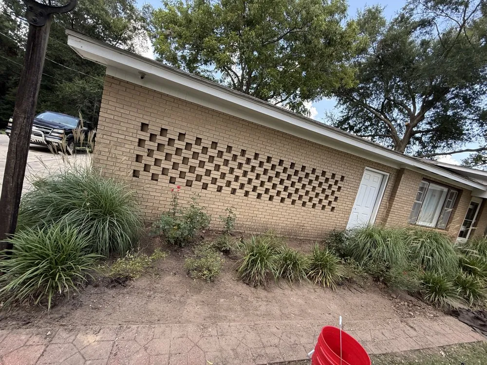 Custom residential landscaping for homes in Collins, MS by Mr Mendit