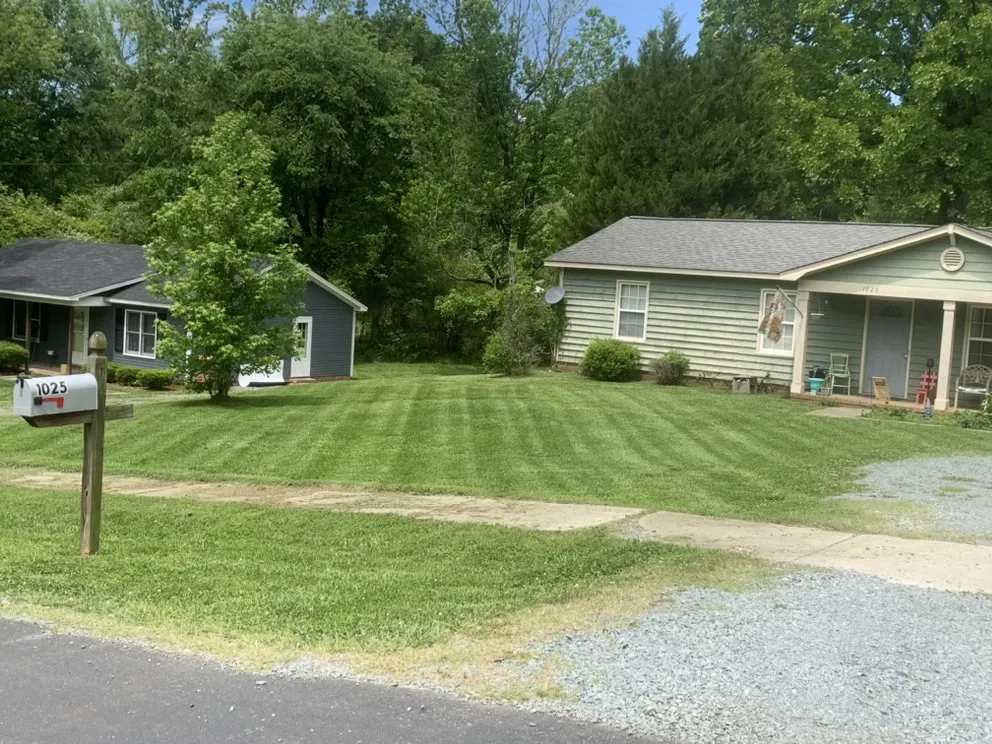 Affordable lawn care service for homes across Charlotte, NC - Mr. Mowbile Lawn Care