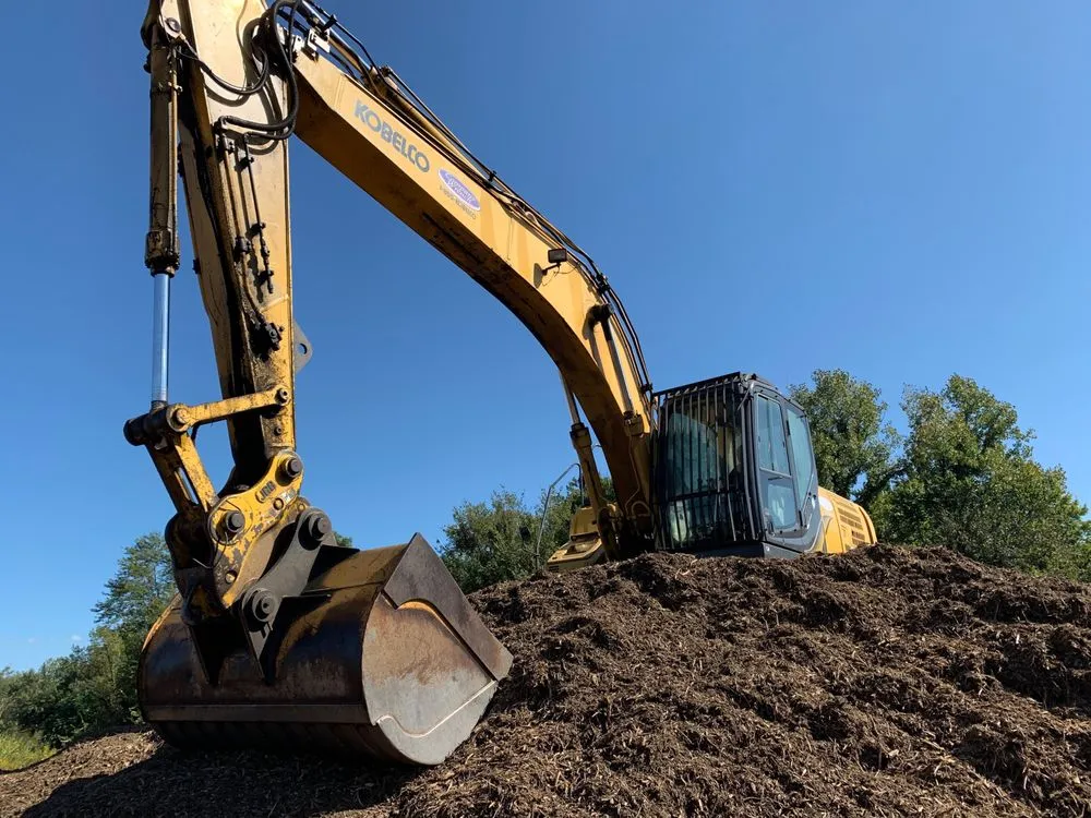 Reliable yard maintenance with custom design in Canton, OH by Mr. Mulch