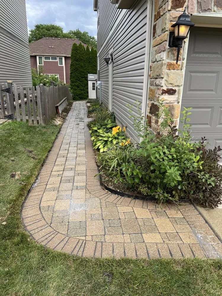 Professional garden landscaping experts serving Aurora, IL - Mr Power wash and landscaping