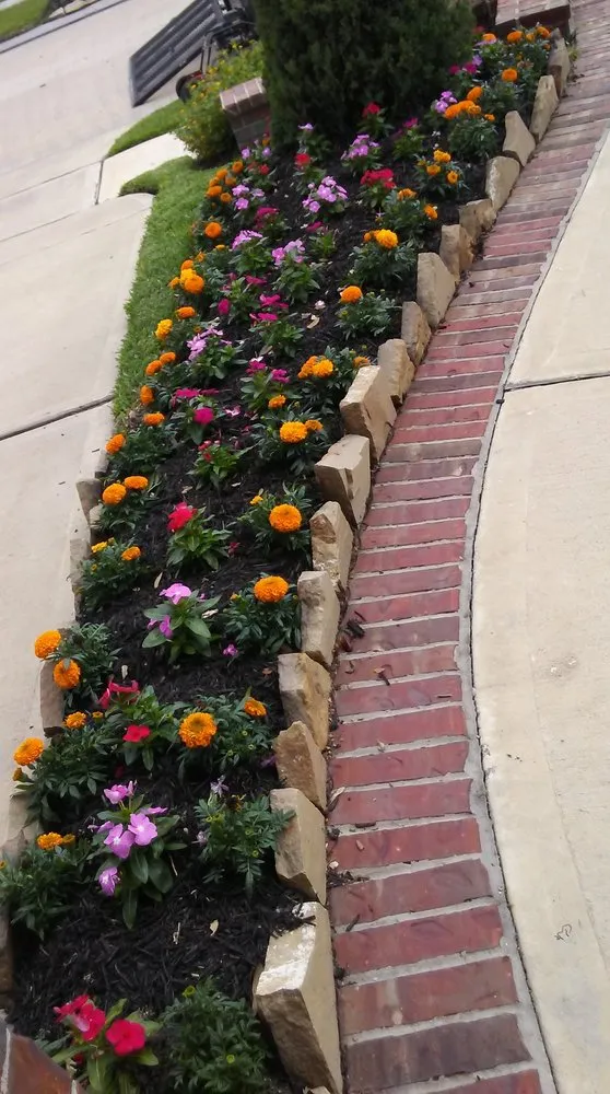Custom garden landscaping experts serving Houston, TX - Mr. Rodriguez Lawn Services