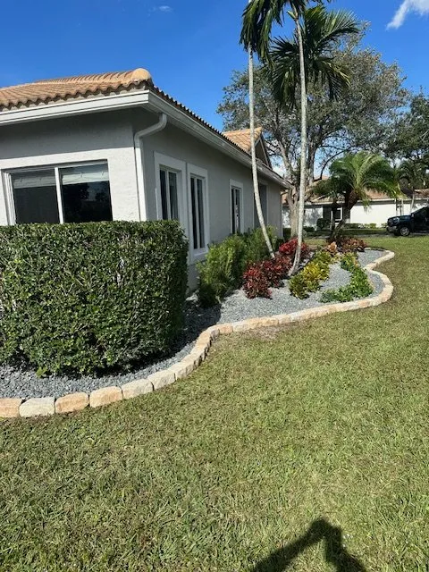 Professional residential landscaping in Coral Springs, FL - Mr Rogers Landscape Service