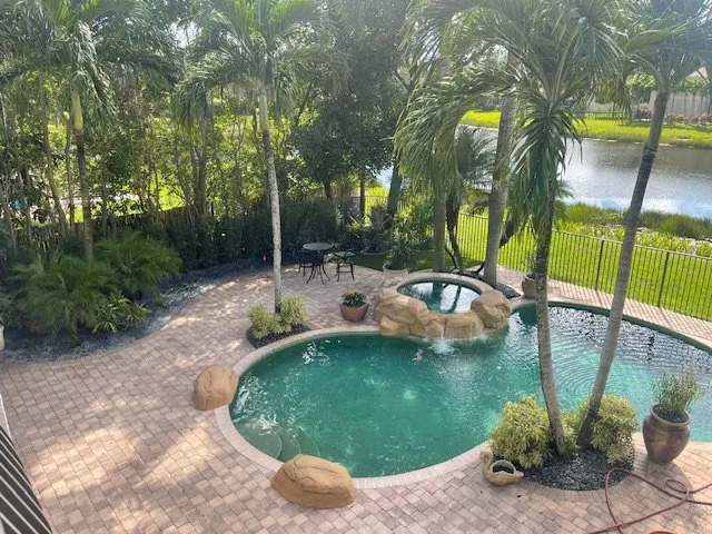 Trusted lawn care service in Coral Springs, FL by Mr Rogers Landscape Service