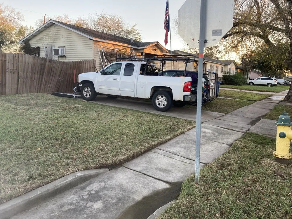 Top-rated yard cleanup service experts serving Corpus Christi, TX - Mr Saenz Expert Lawn Care