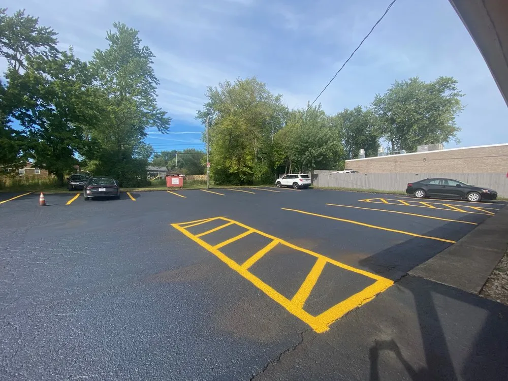 Professional yard maintenance experts serving Indianapolis, IN - Mr Sealcoating