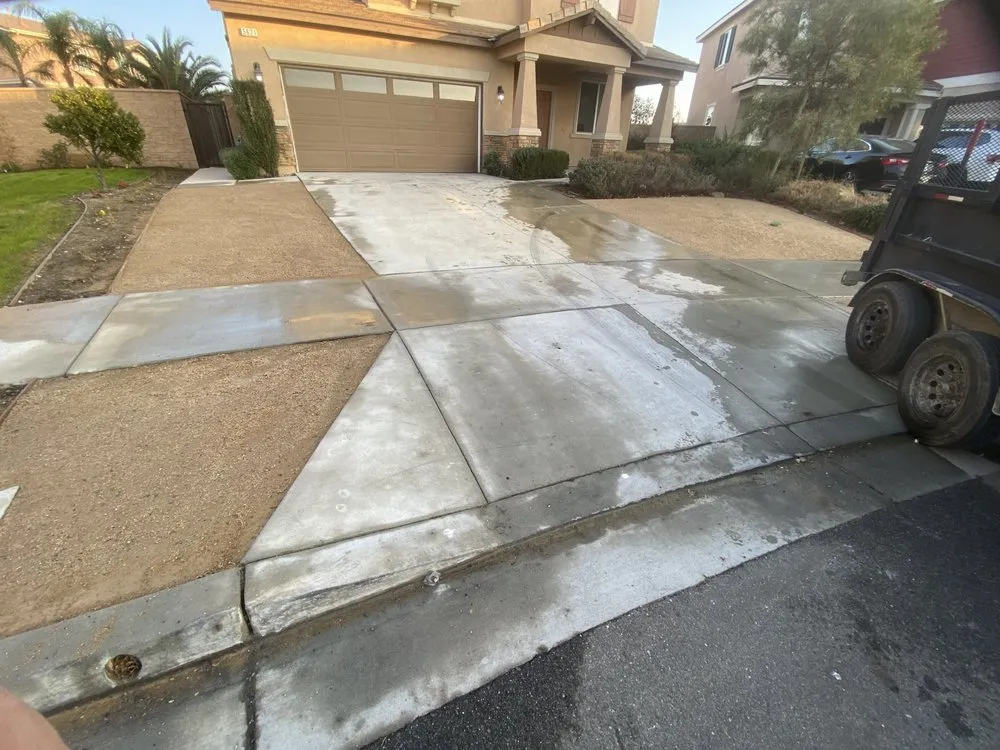 Reliable yard cleanup service in Adelanto, CA by Mr T’s Gardening Service