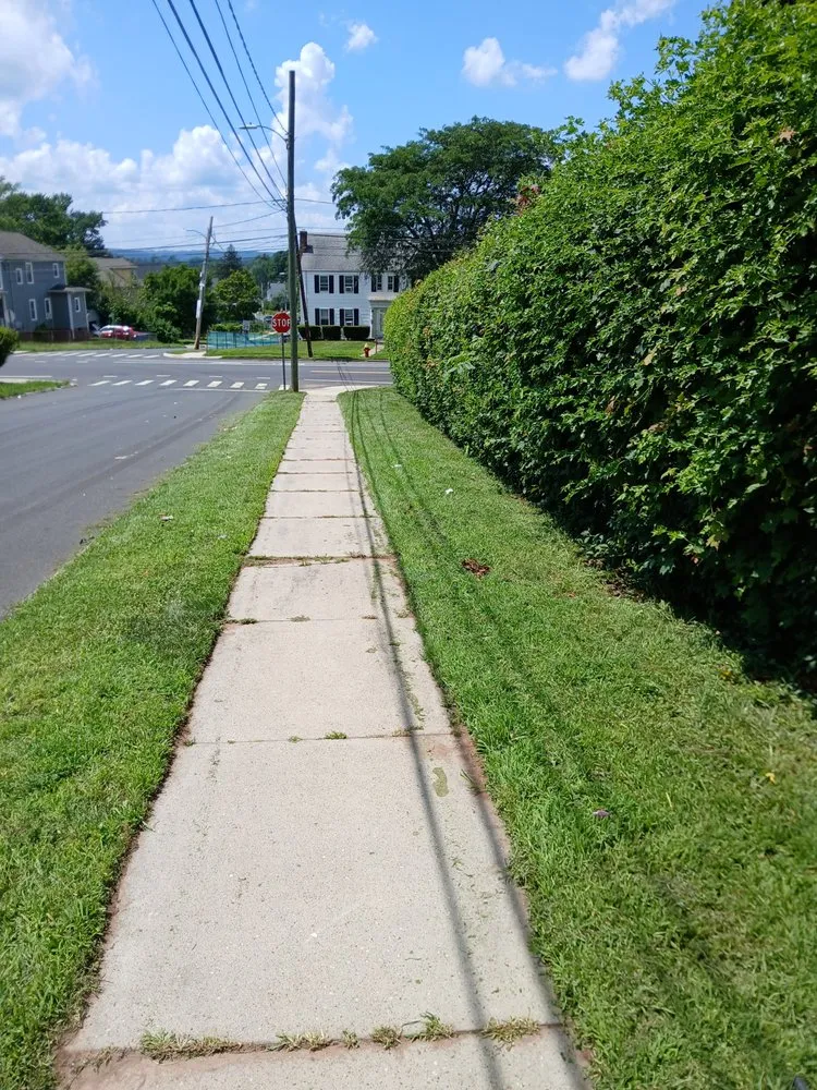 Expert outdoor landscaping experts serving Windsor, CT - Mr.Cheap & Neat Landscaping and Detailing