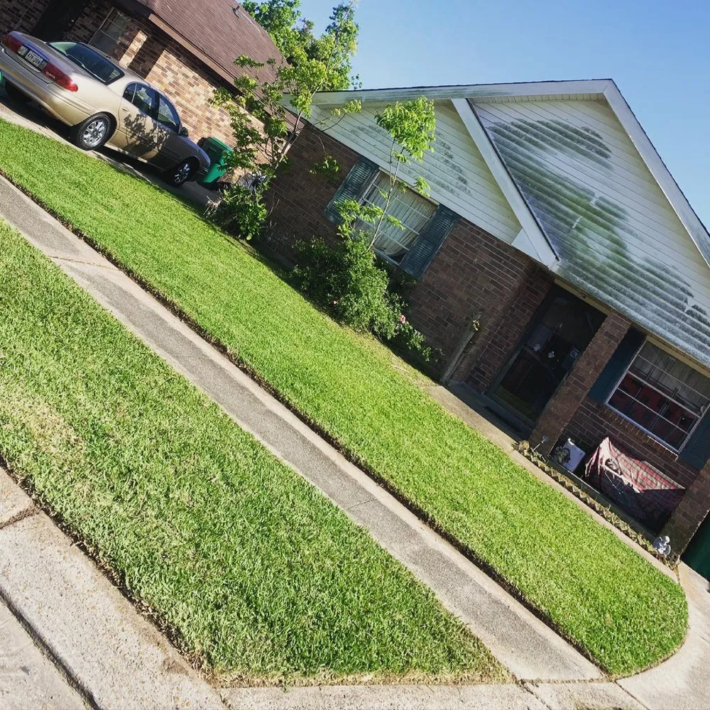 Custom lawn mowing service experts serving Marrero, LA - Mrcutalot