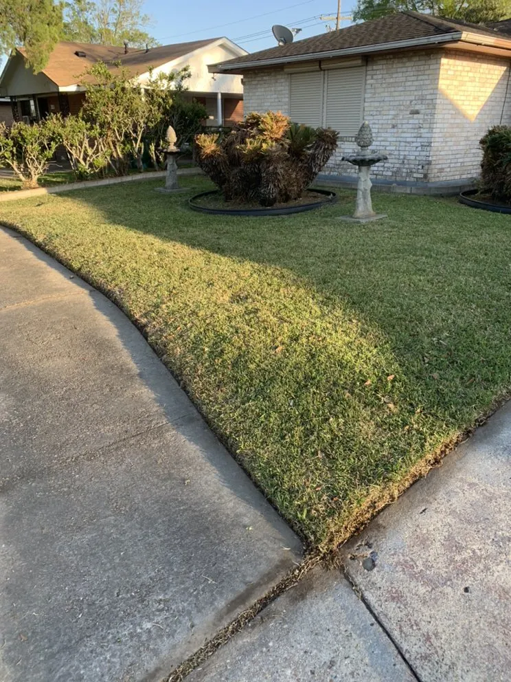 Local lawn mowing service near you in Marrero, LA by Mrcutalot
