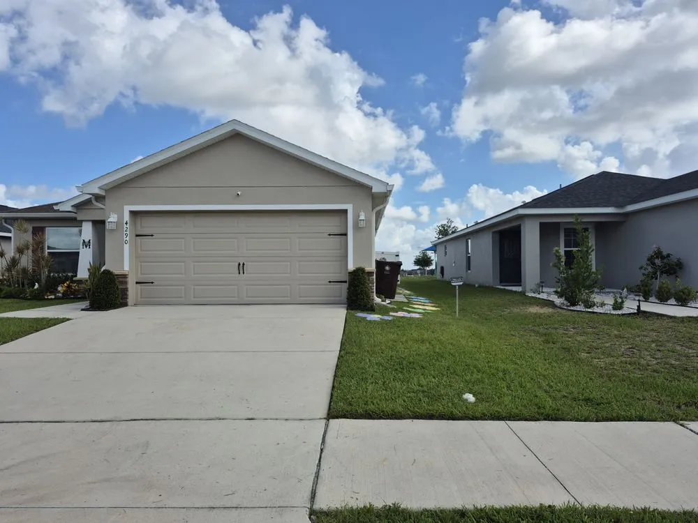 Custom yard cleanup service for beautiful yards in Lake Wales, FL by Mr&Mrs Landscaping