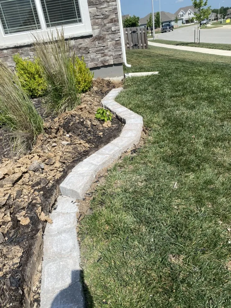 Custom garden landscaping experts serving Grandview, MO - Márquez land care