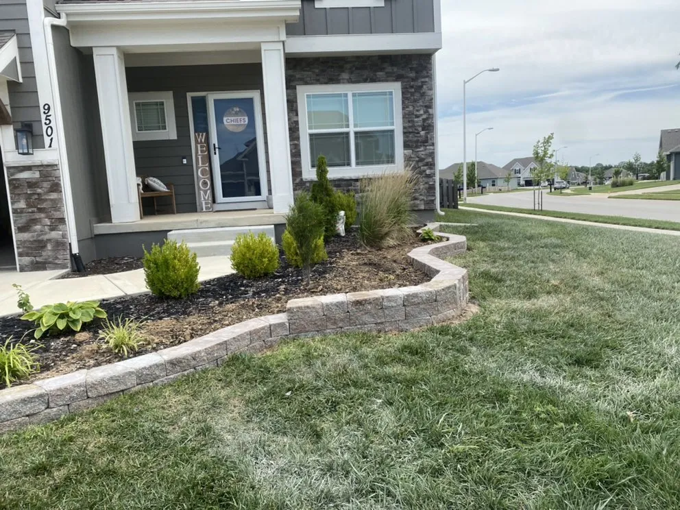 Local landscape design in Grandview, MO by Márquez land care