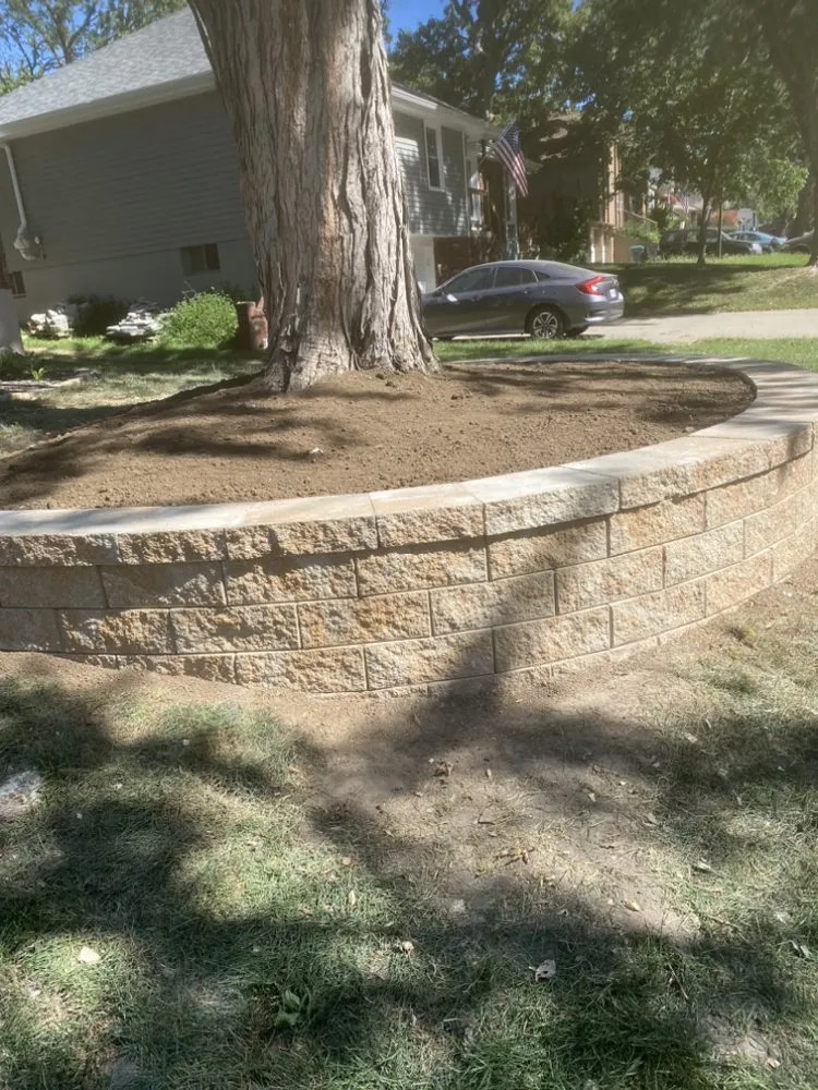 Local yard cleanup service experts serving Grandview, MO - Márquez land care